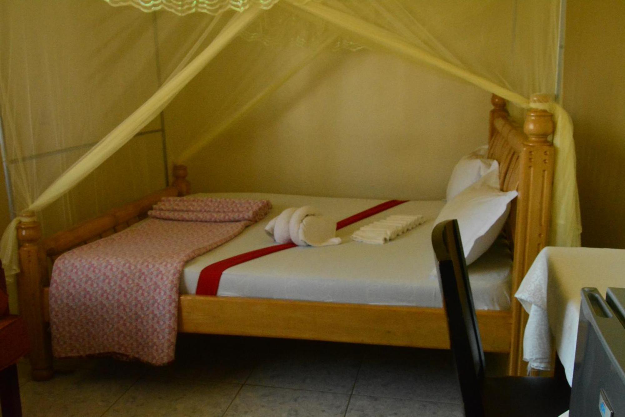 Lakeshore Bed And Breakfast Entebbe Exterior foto