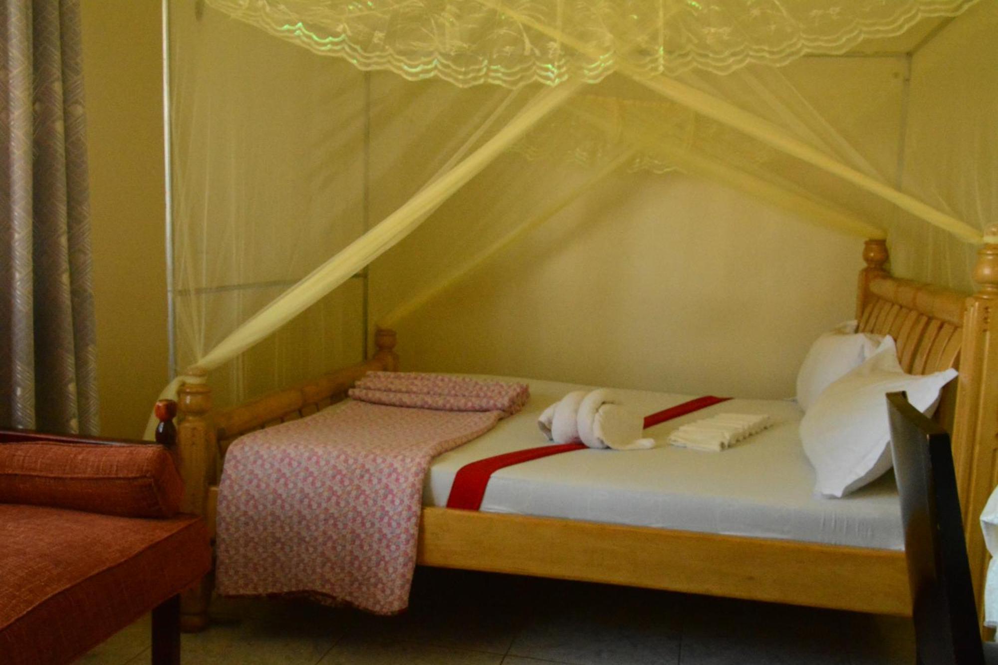 Lakeshore Bed And Breakfast Entebbe Exterior foto